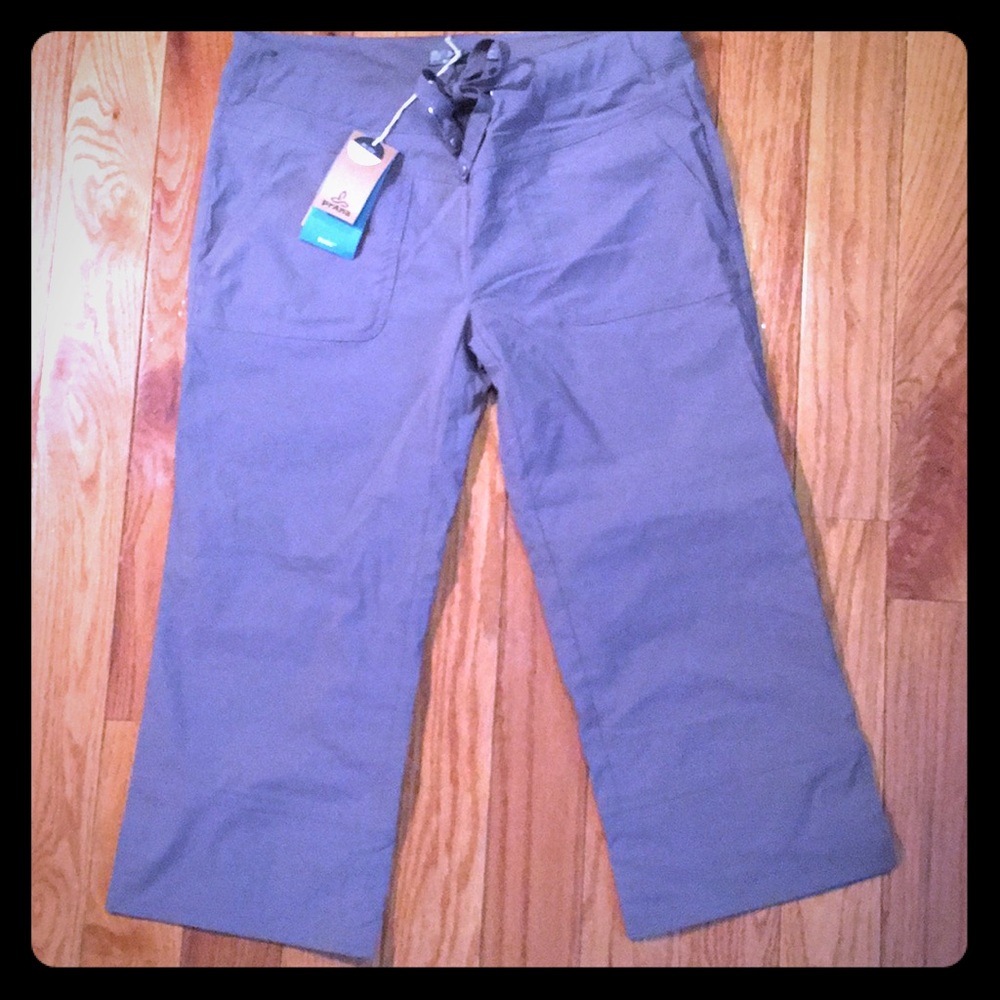 NWT women’s medium Prana Capri pants